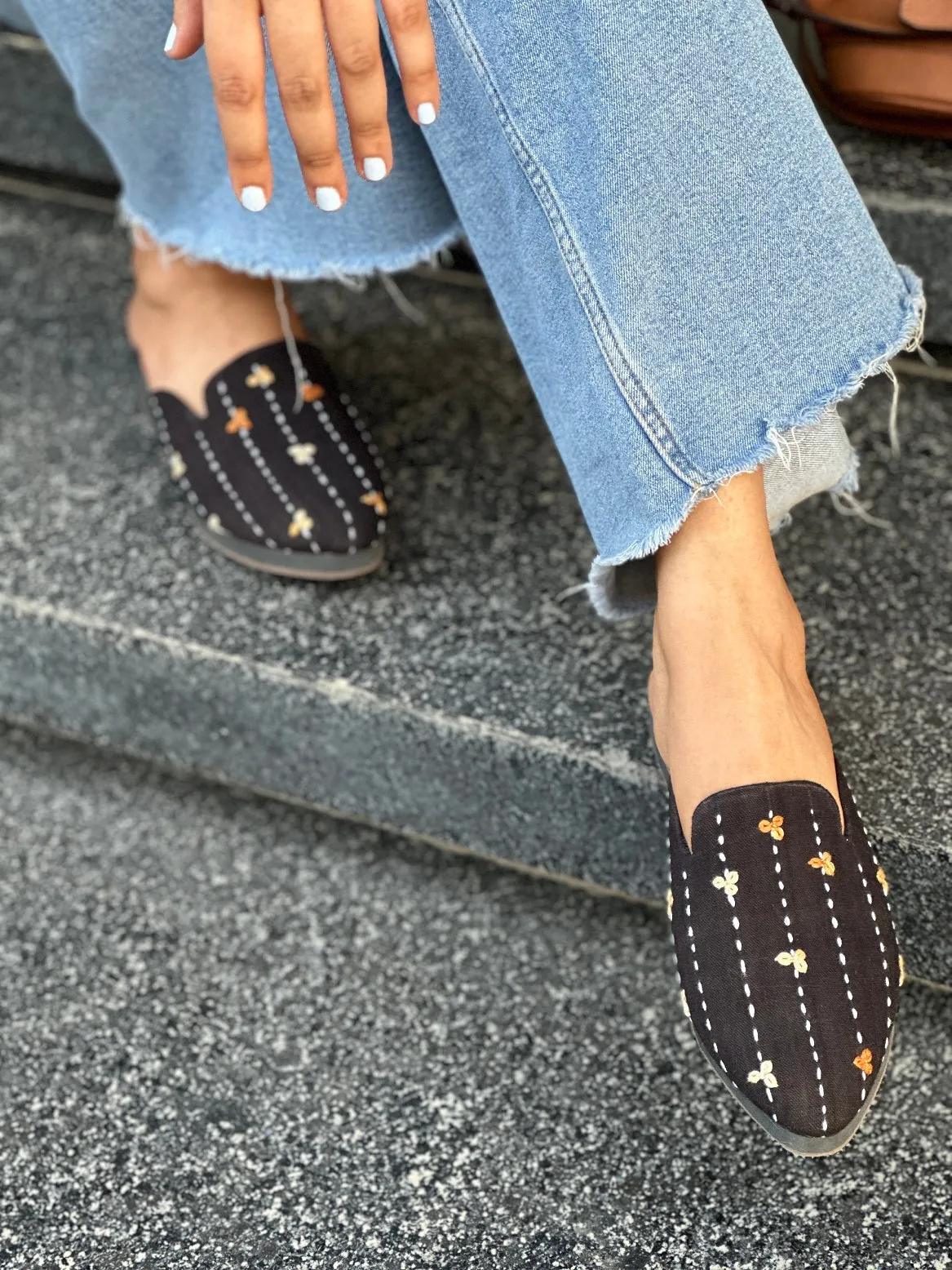 Bougainvillea Black Mule