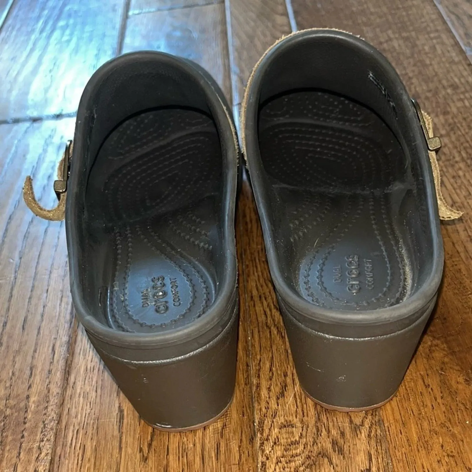 Crocs Womens Brown Shoes Size 8 Tan Mule Clog Heel Rubber Washable Closed Toe