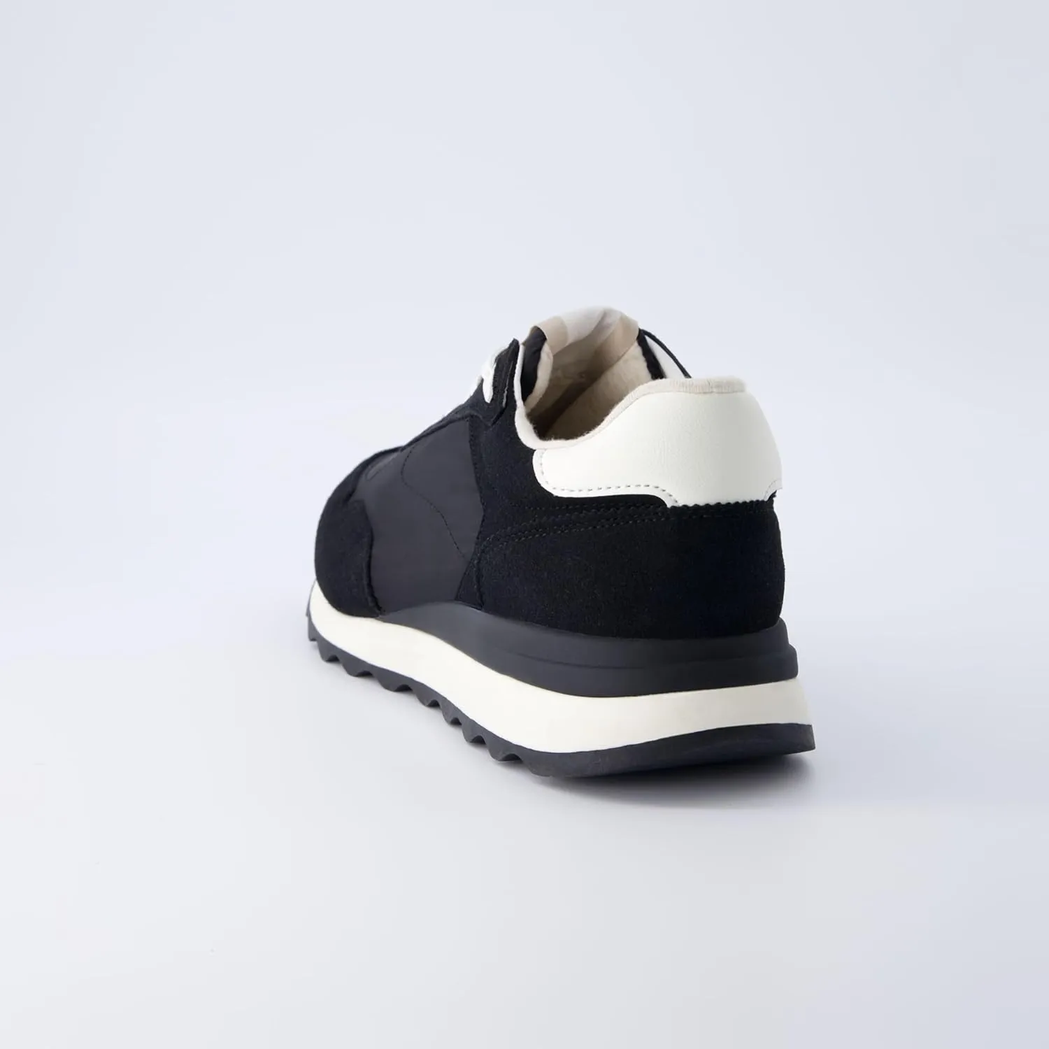 CUSHIONAIRE Men's Crest lace up Sneaker with  Comfort Foam