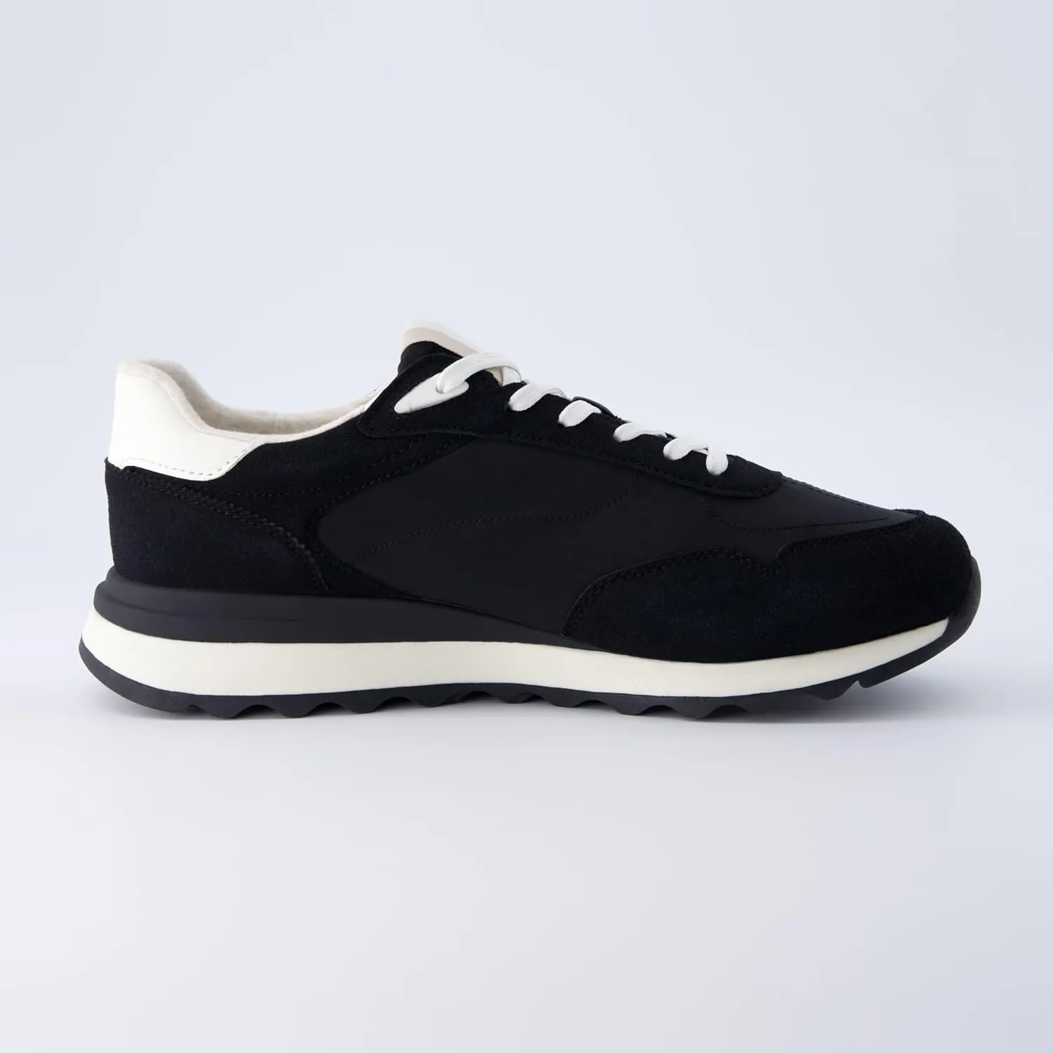 CUSHIONAIRE Men's Crest lace up Sneaker with  Comfort Foam