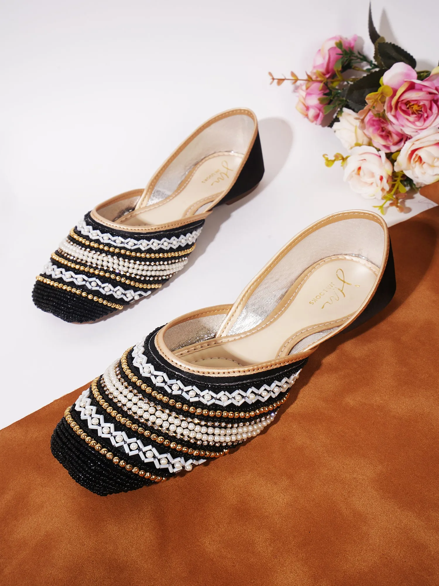 Ethnic Embellished Coloured Sqaure Toe Mojaris Jutti