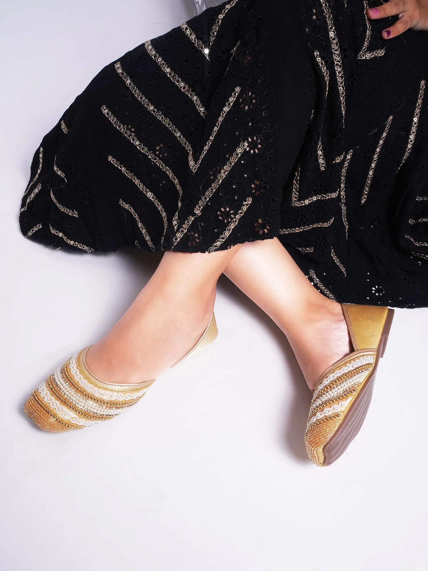 Ethnic Embellished Coloured Sqaure Toe Mojaris Jutti