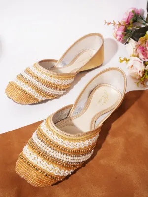 Ethnic Embellished Coloured Sqaure Toe Mojaris Jutti