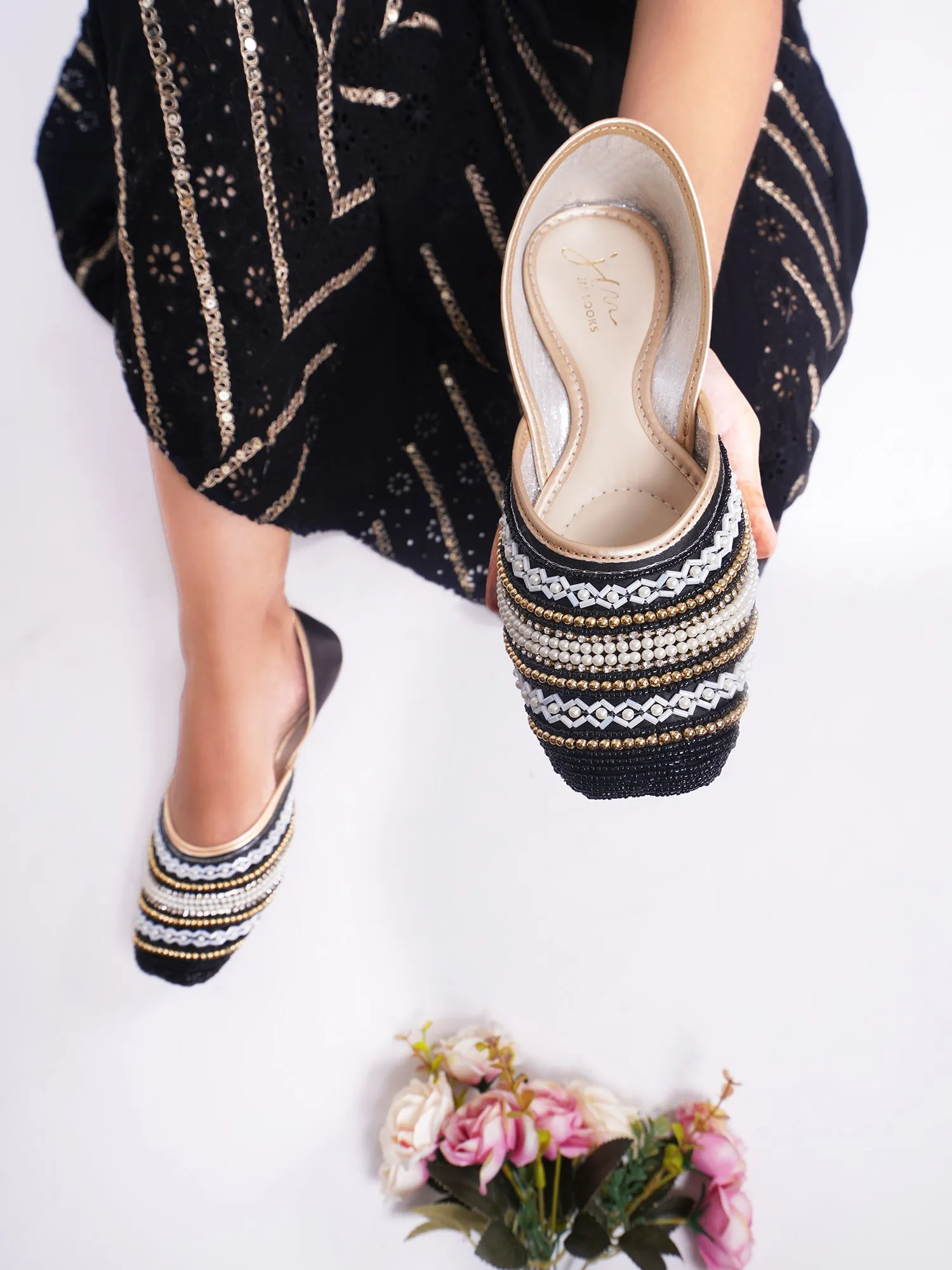 Ethnic Embellished Coloured Sqaure Toe Mojaris Jutti