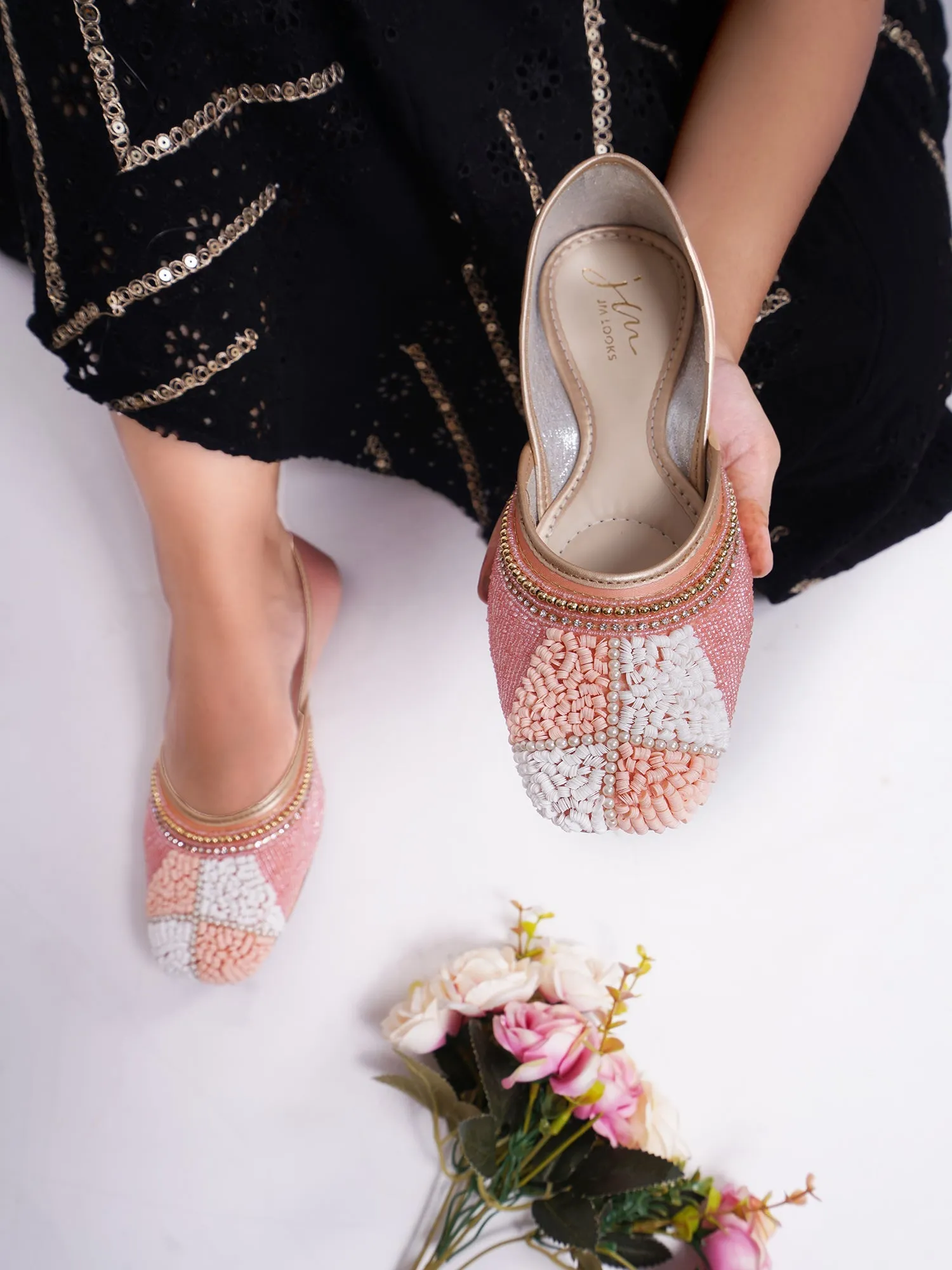 Ethnic Embellished Sqaure Toe Mojaris Jutti