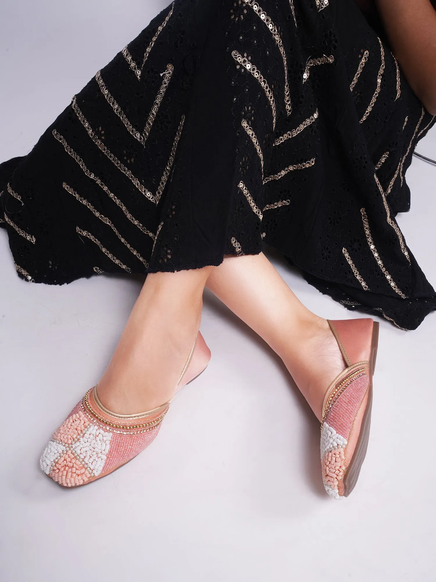 Ethnic Embellished Sqaure Toe Mojaris Jutti