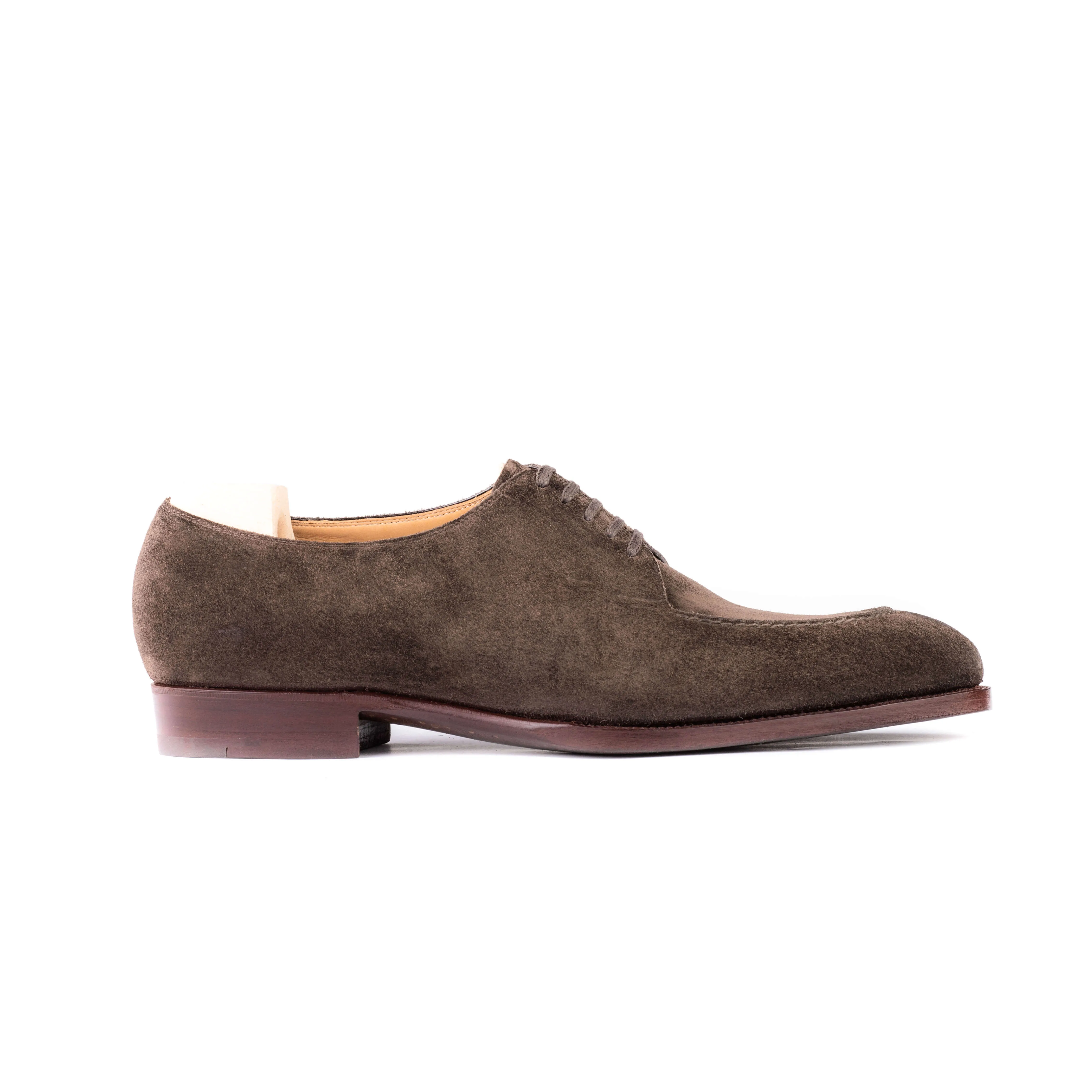 Five eyelet split toe Derby in dark brown Milkchocolate suede leather