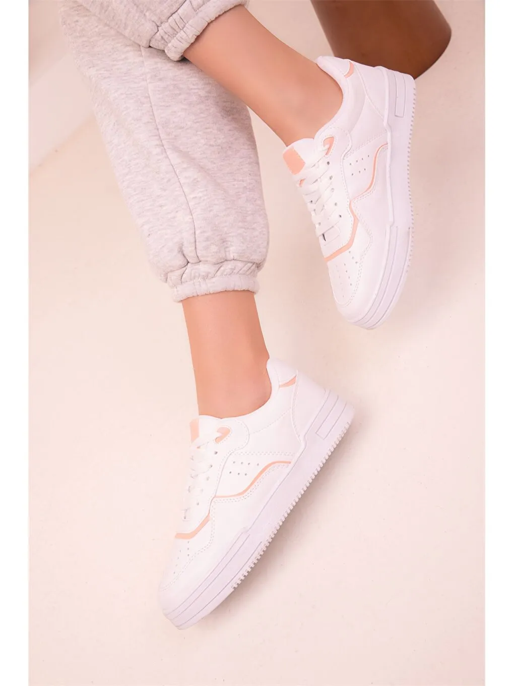 Lace-up Women's Sports Shoes