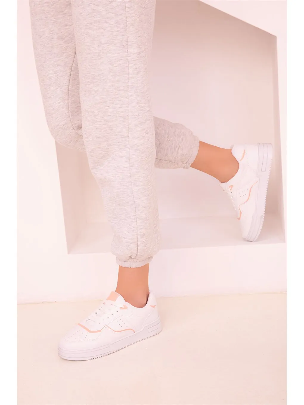 Lace-up Women's Sports Shoes