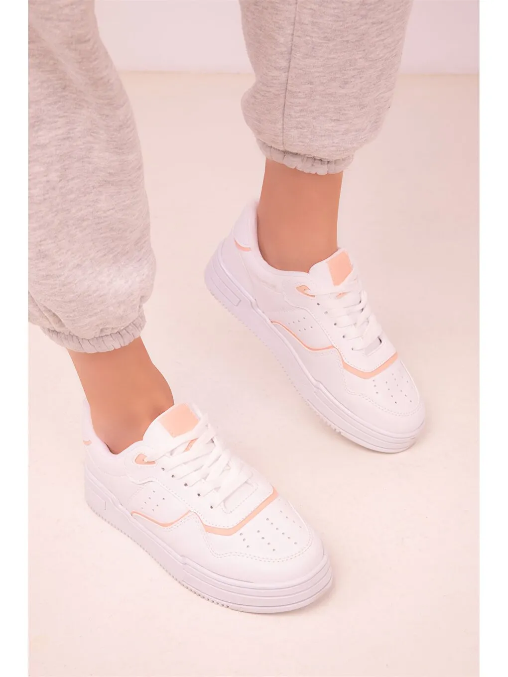 Lace-up Women's Sports Shoes