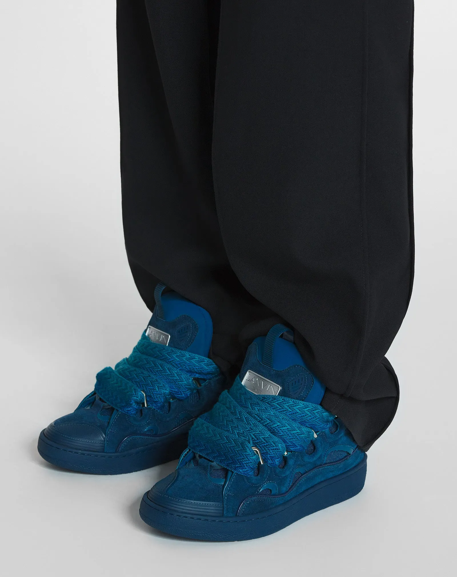 LEATHER CURB SNEAKERS