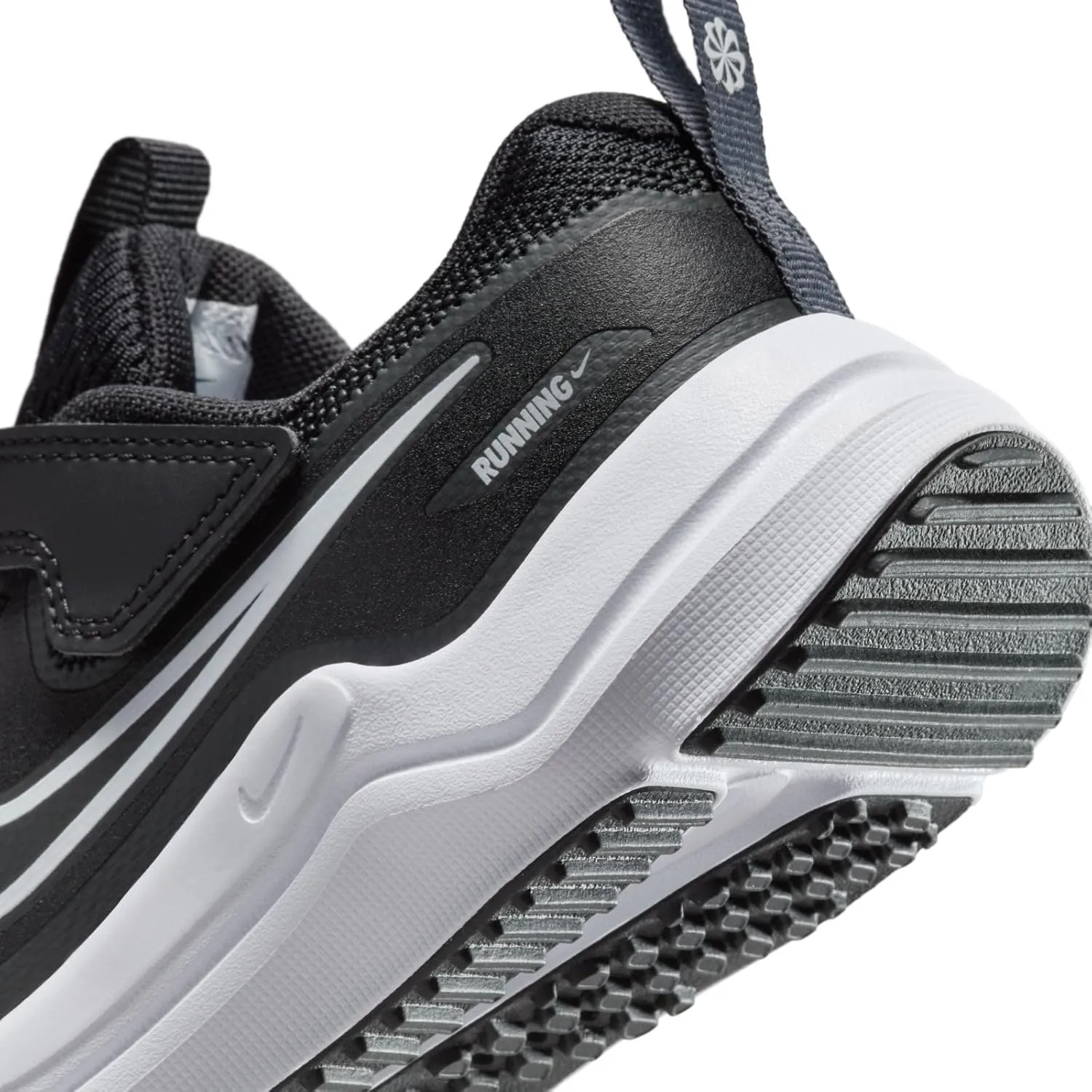 Nike Unisex-Child Cosmic Runner Road Running Shoes Sneaker
