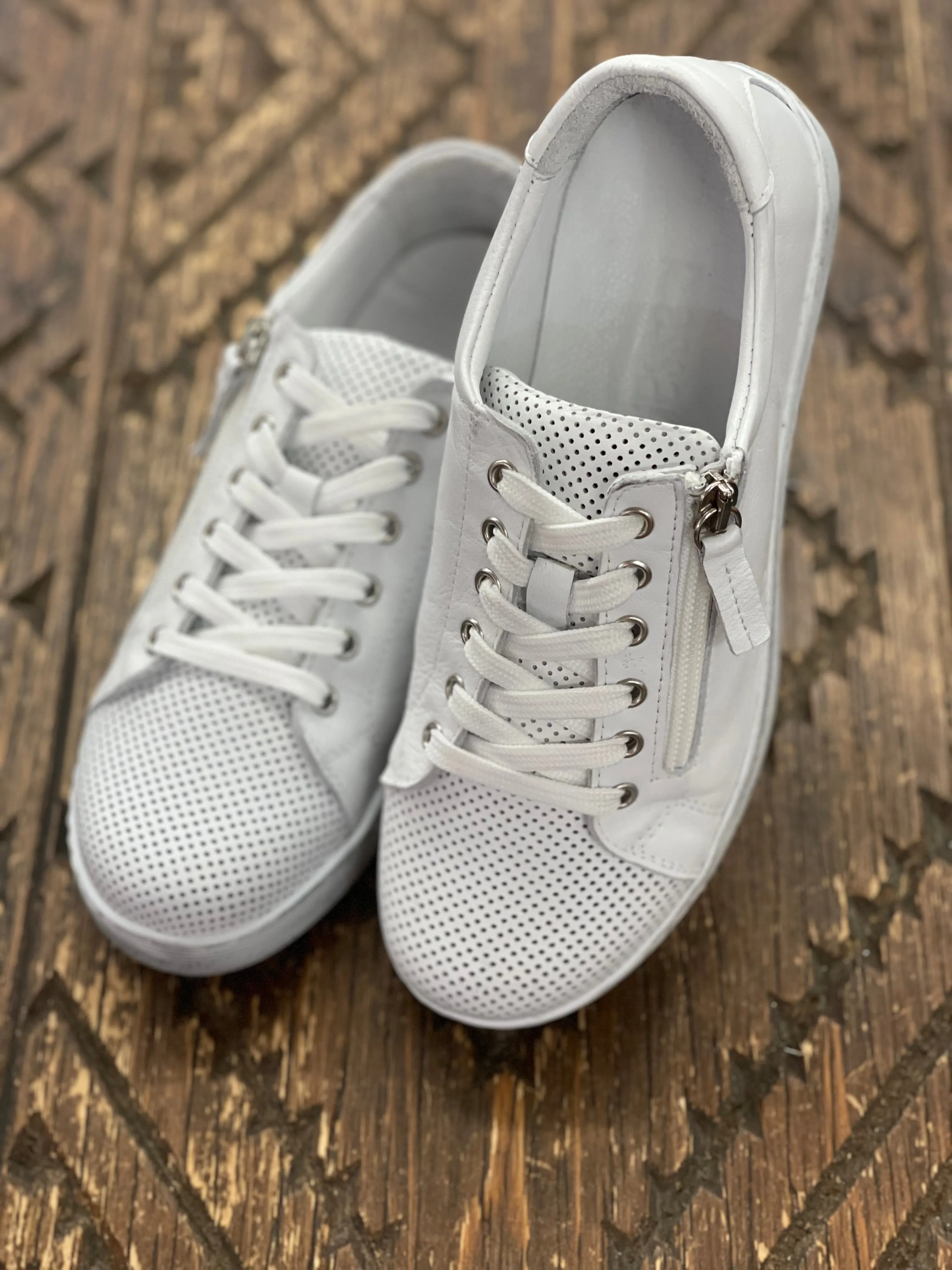 Rilassare Tommie White Sneaker