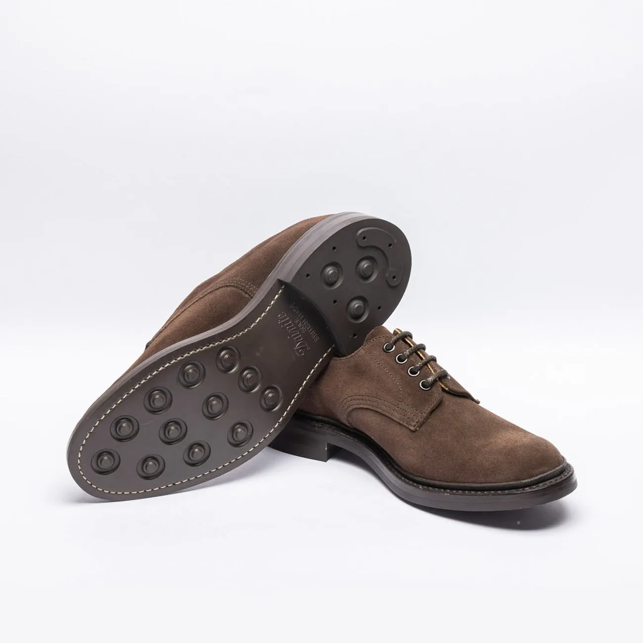Stringata derby Tricker's Daniel in camoscio marrone (Suola Dainite)