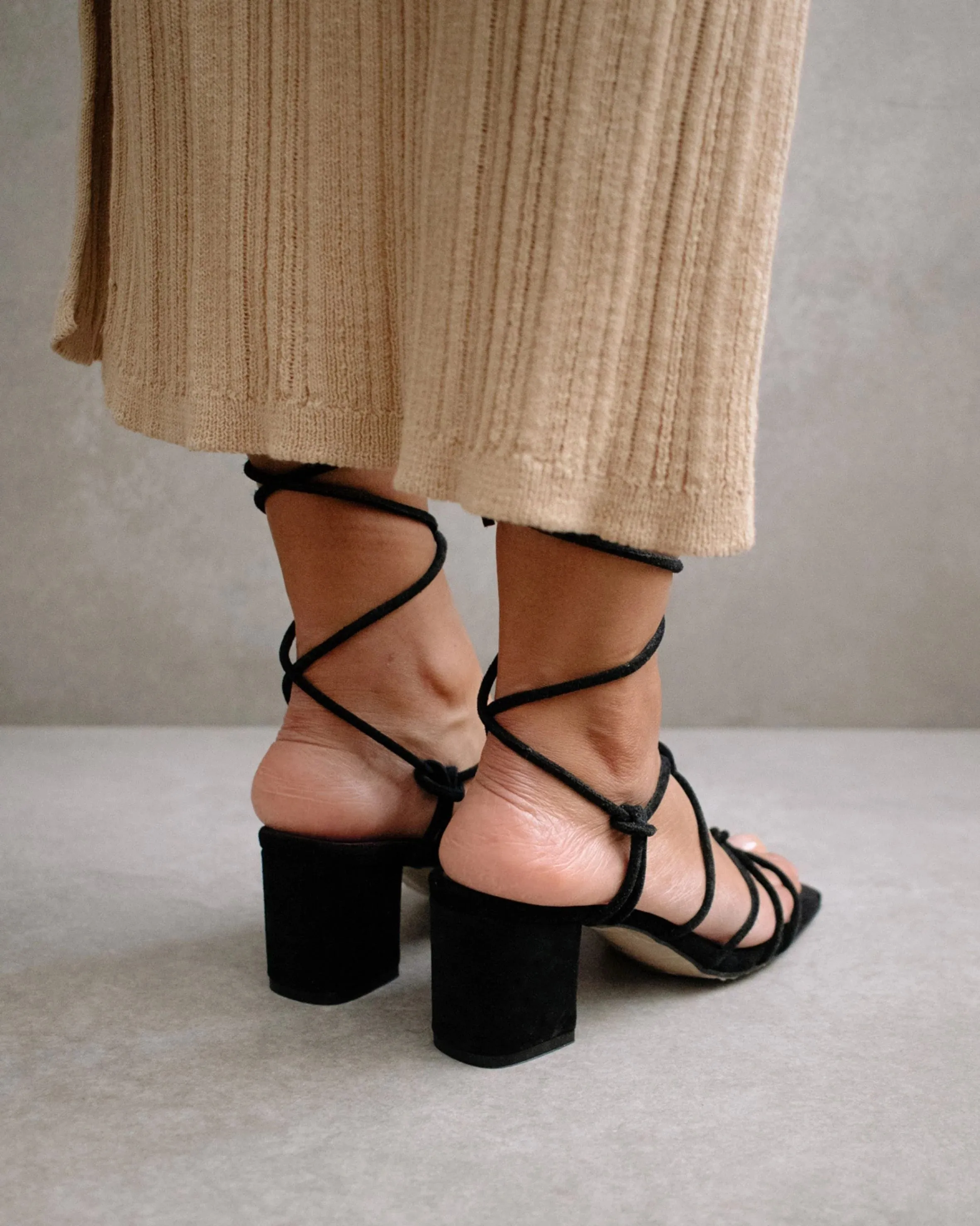 suede sandals - paloma - black