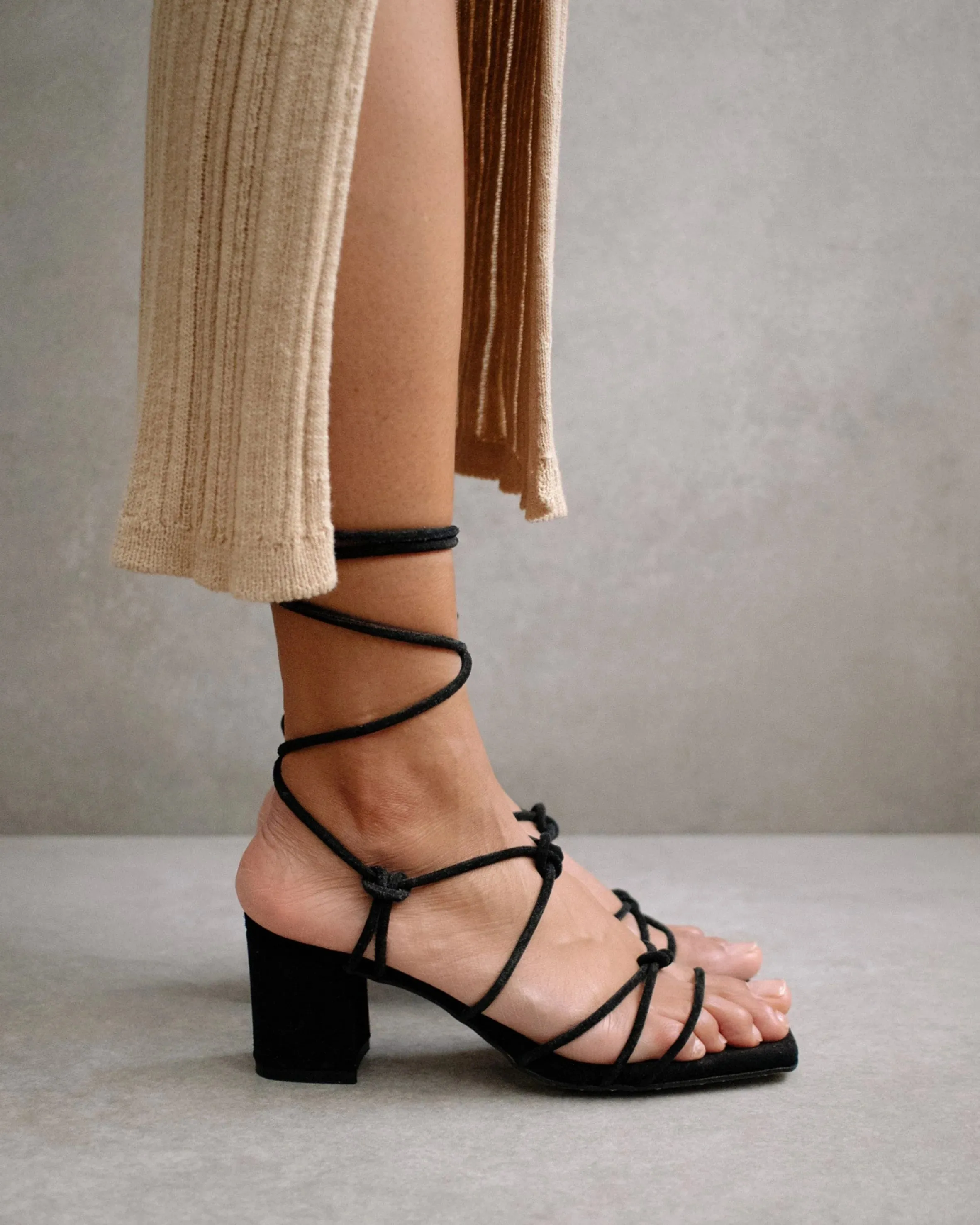 suede sandals - paloma - black